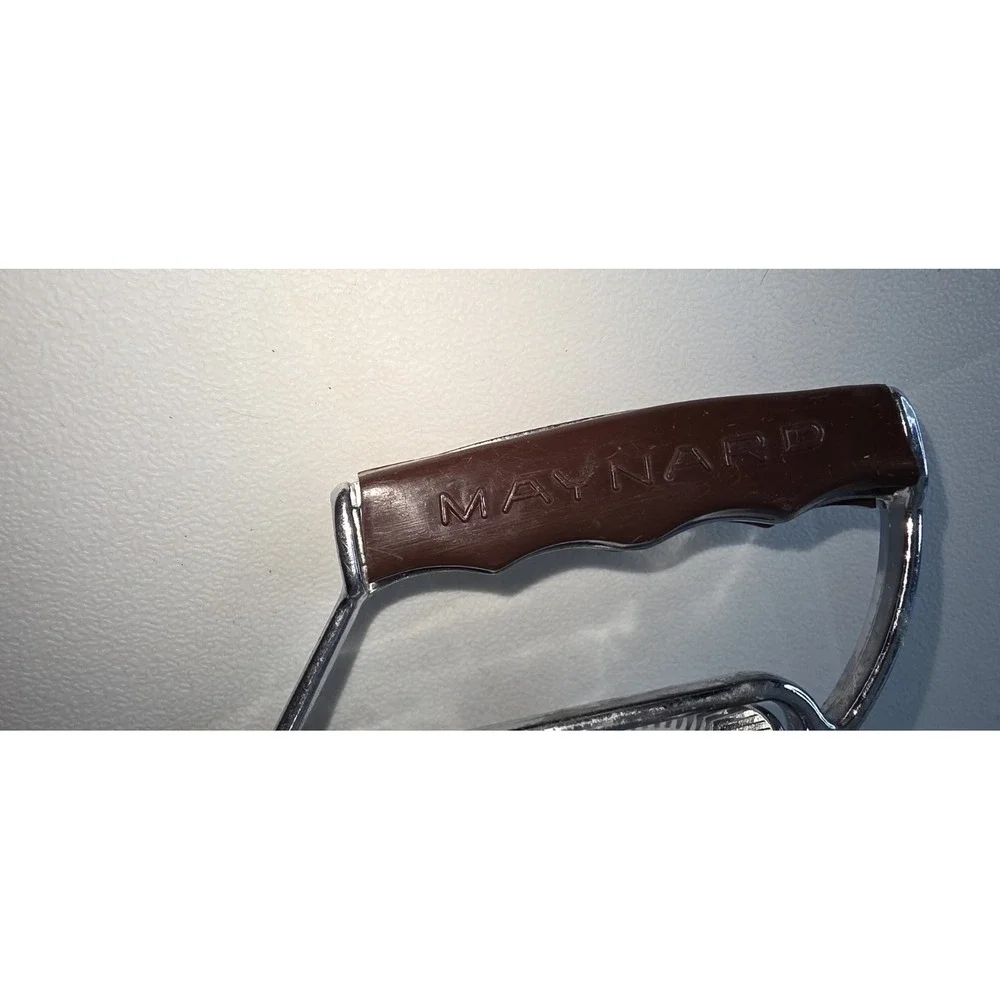 Vintage Maynard Egg Beater Manual Hand Mixer Double Nylon Beaters Brown Handle‎